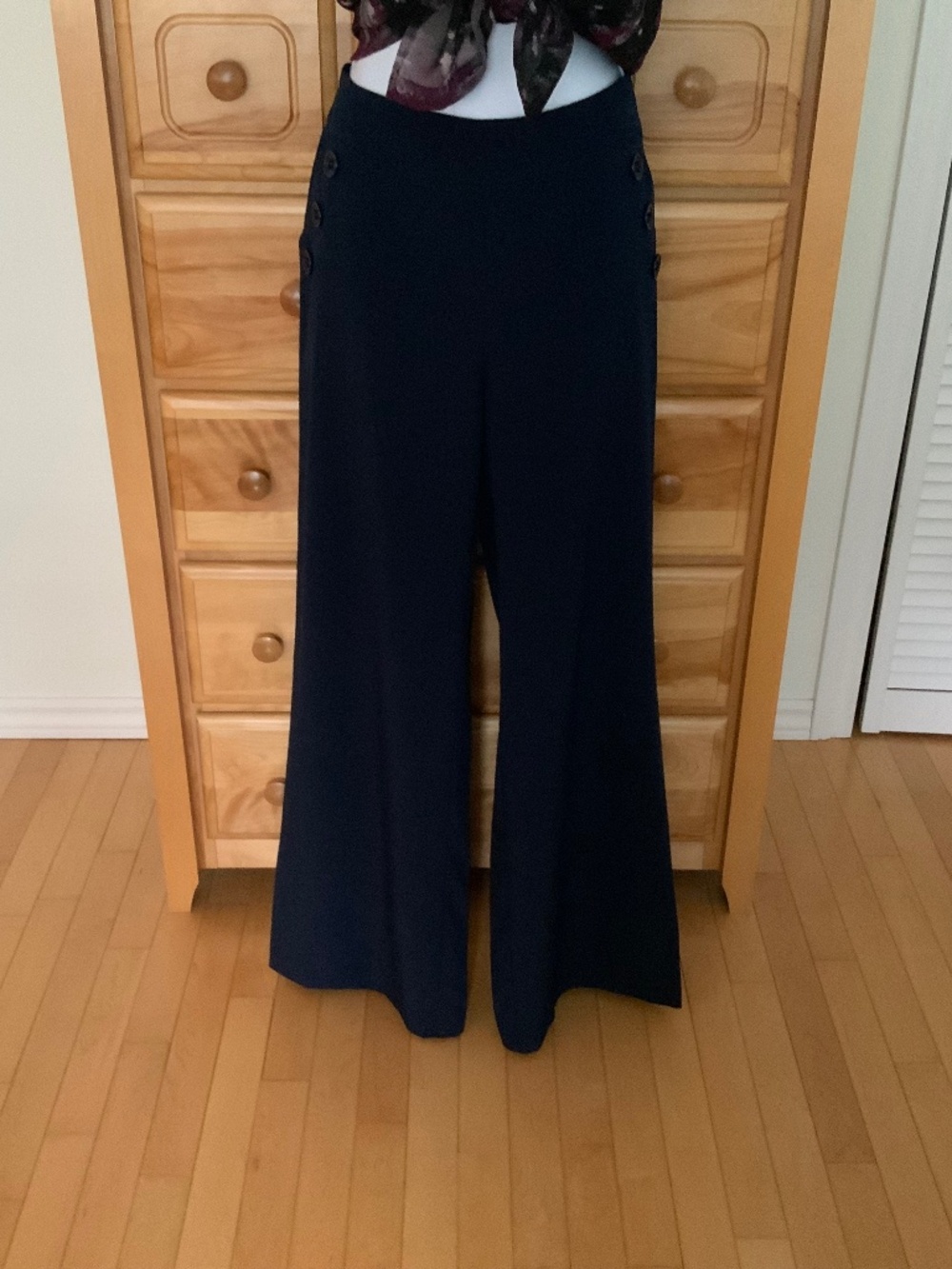 Smart Set women’s trousers, size 6, colour blue marine, flare cut.
